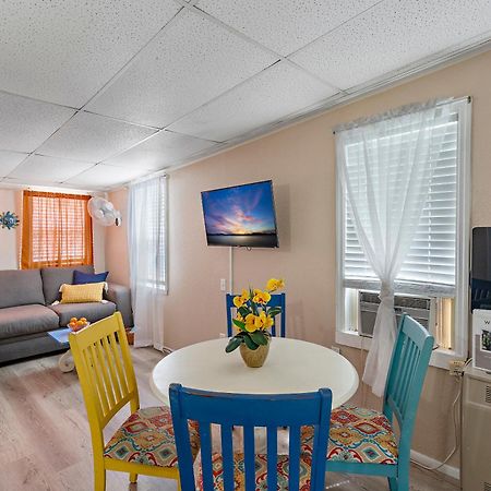 Little Pineapple Cottage Сент-Питерсберг Экстерьер фото