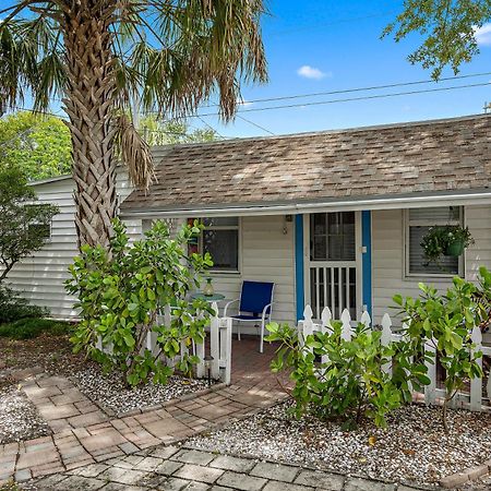 Little Pineapple Cottage Сент-Питерсберг Экстерьер фото