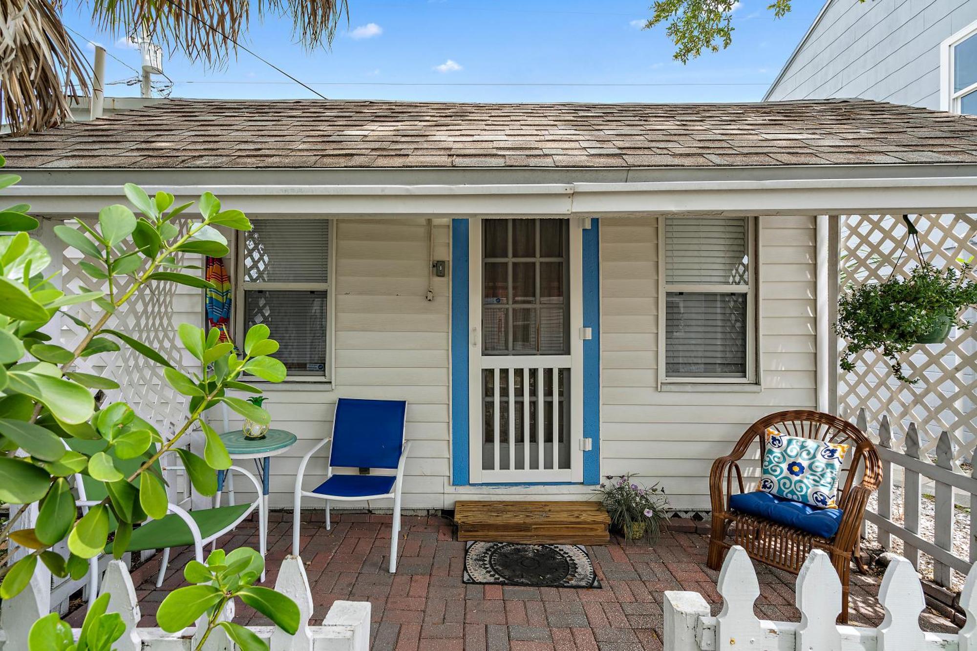 Little Pineapple Cottage Сент-Питерсберг Экстерьер фото